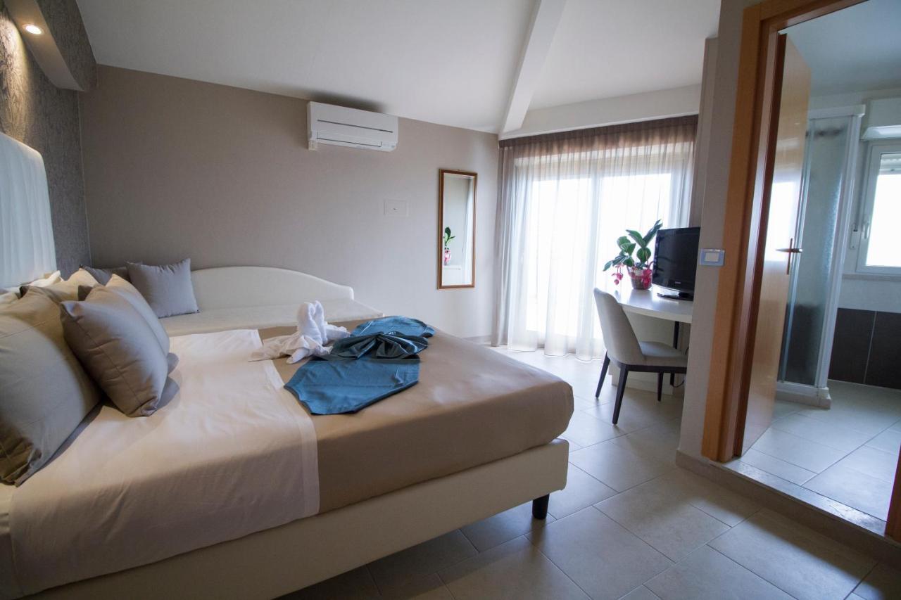 Hotel Lady Mary Milano Marittima Exterior photo